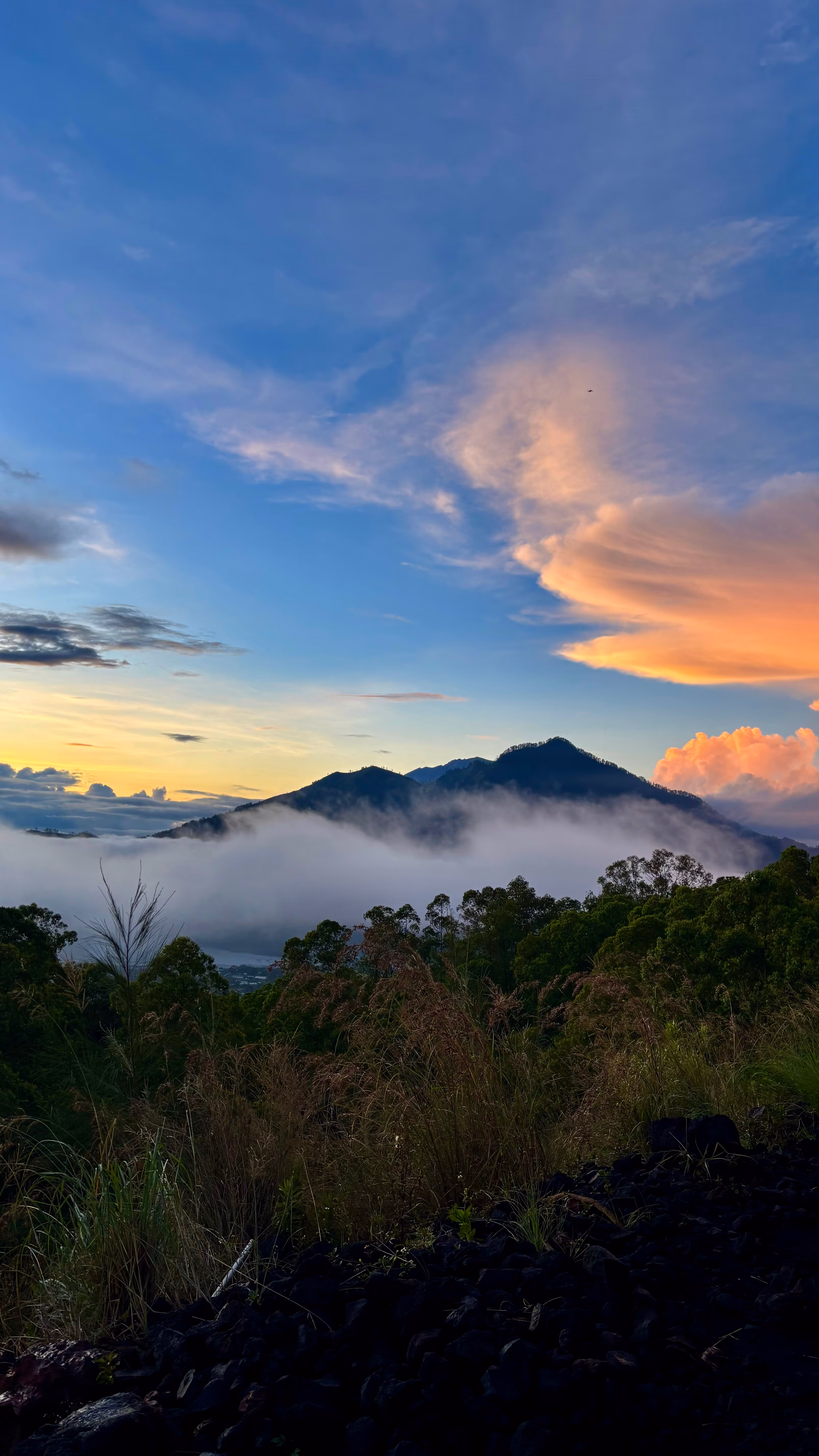 Blick vom Mount Batur auf den Mount Agung