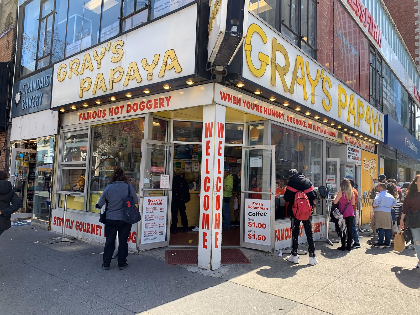 Der berühmte Papaya-Drink bei Gray's Papaya