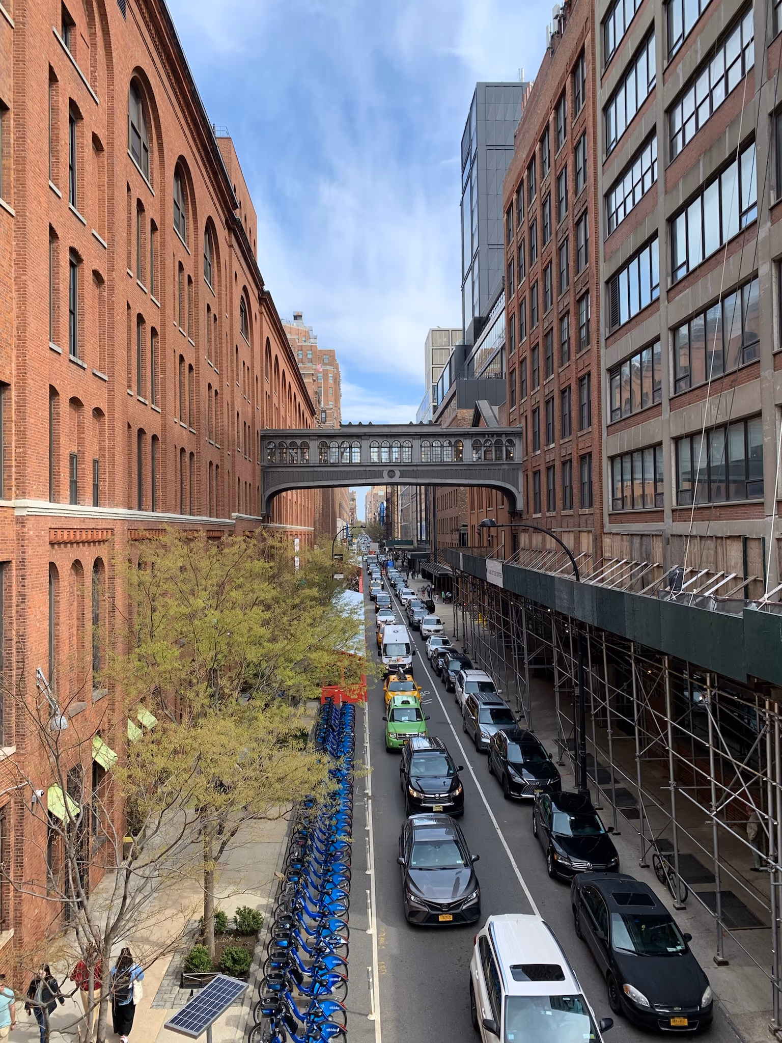 Blick von der High Line auf die Hochhäuser