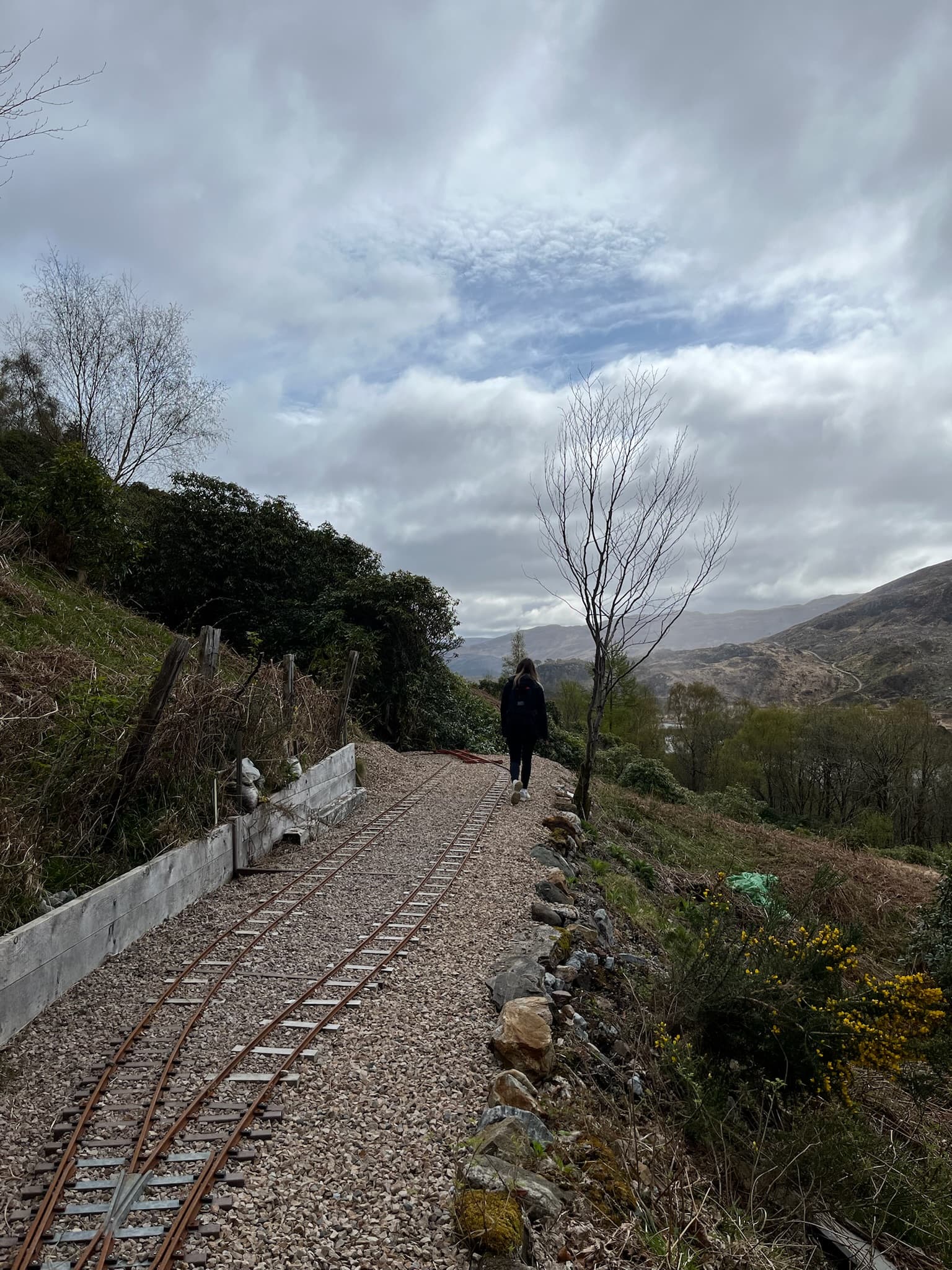 Der winzige Bahnhof am Ende des Wanderpfads beim Glenfinnan-Viadukt