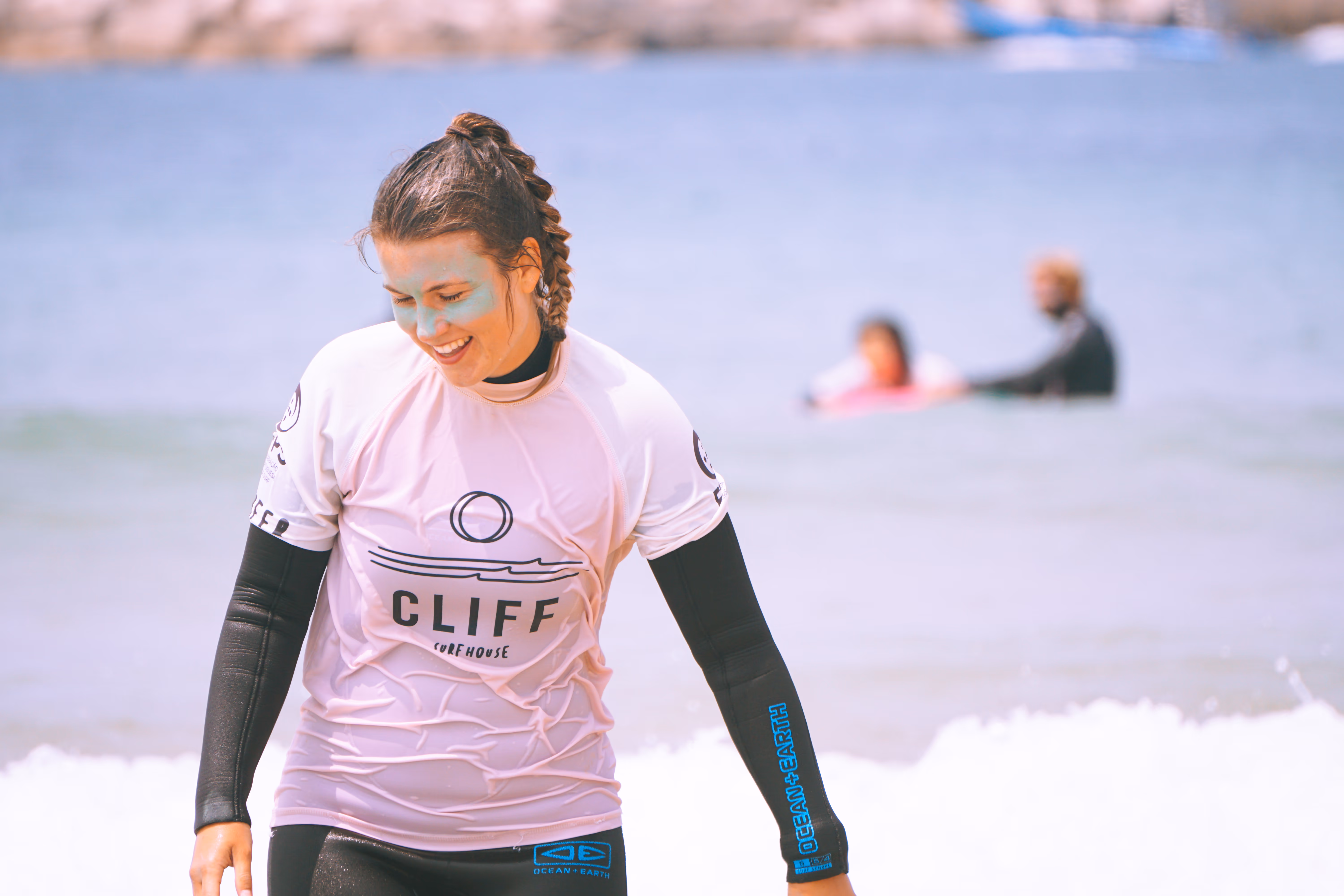 Janine beim Surfen